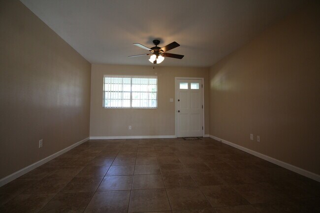 Foto del edificio - Beautiful Renovated Home In Fort Walton Beach