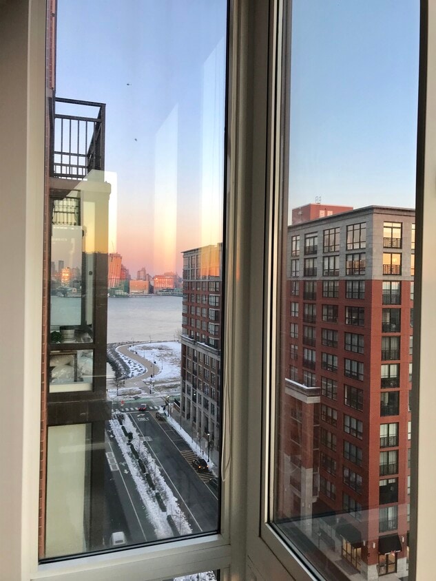 Partial NYC & Hudson river view - 1100 Maxwell Ln