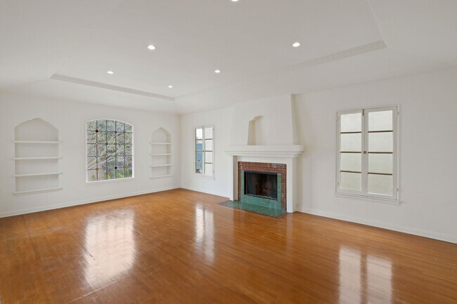 Sala de estar - 1017 S Sherbourne Dr