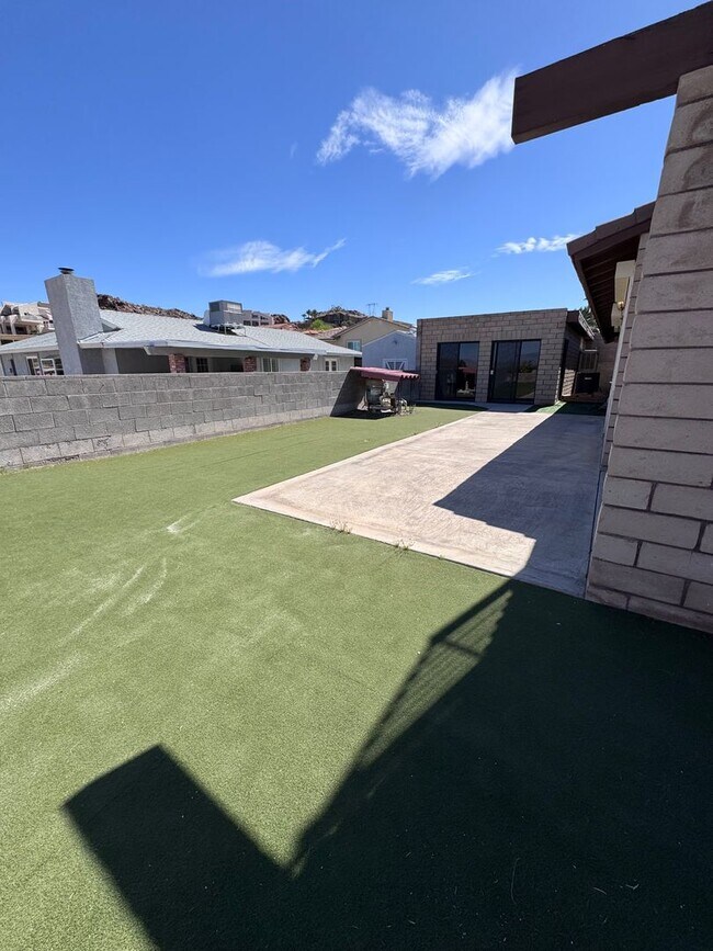 Foto del edificio - 857 Robinson Ln