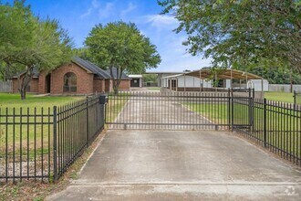 Building Photo - 413 S Los Cerritos Cir