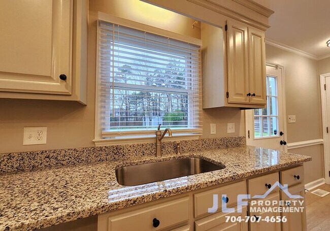 Foto del edificio - Gorgeous 3Bed/2.5 Bath Home w Bonus Room, ...