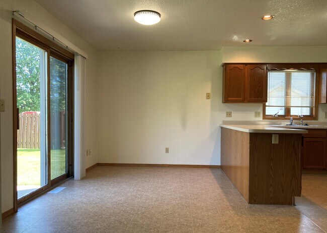 Building Photo - W3172 Westowne Ct