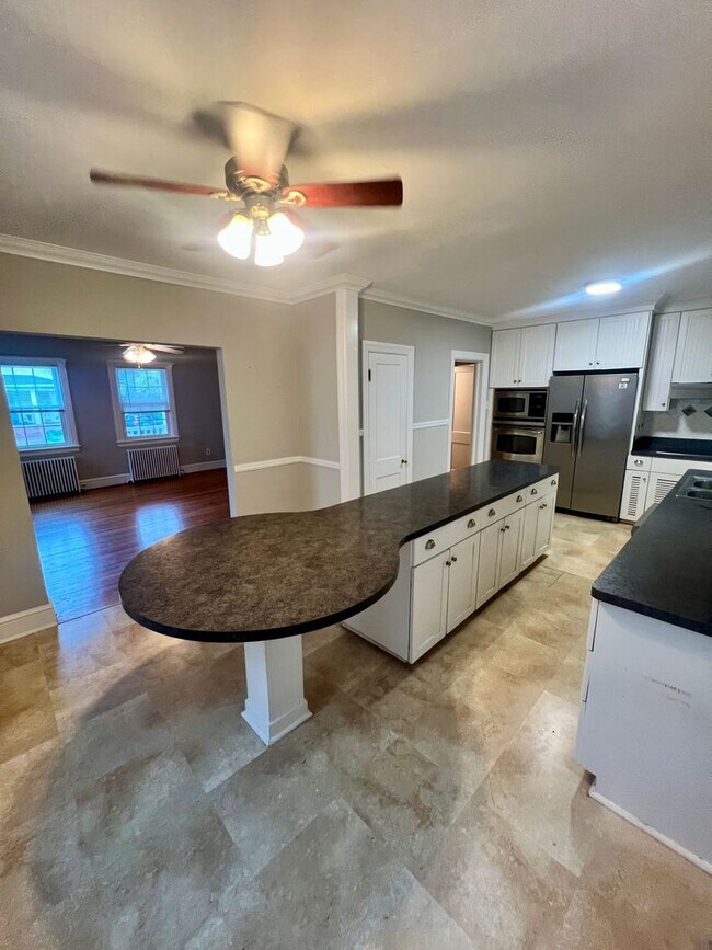 Foto del edificio - Beautiful Four Bedroom House, Right Off Grove and Patterson!! Lawn Care Included!!