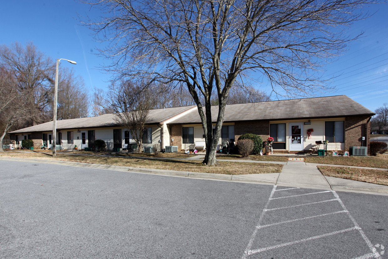 Building Photo - Liberty Arms Apartments