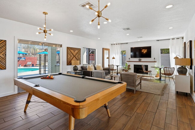 Building Photo - Telegraph Hill