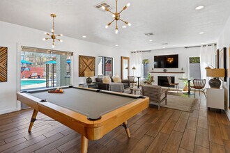 Building Photo - Telegraph Hill