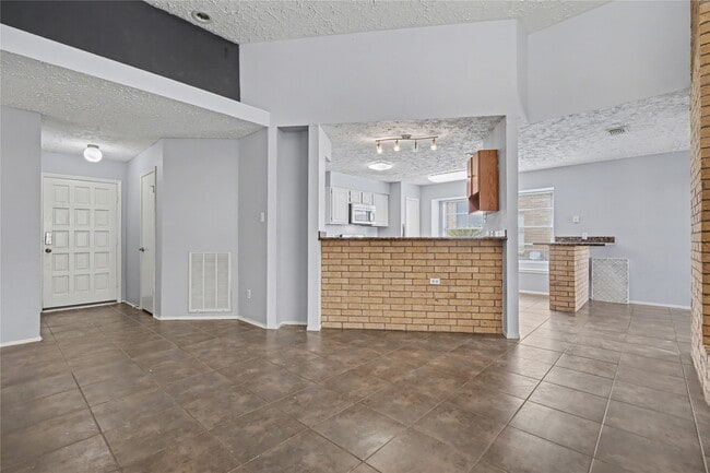 Building Photo - 319 Richvale Ln