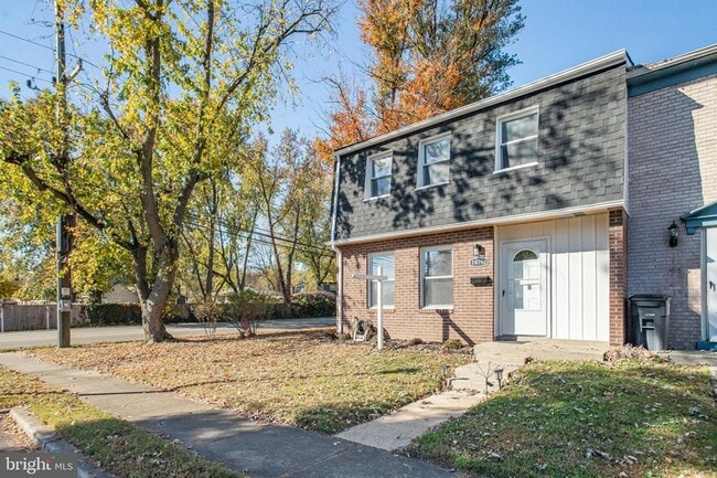 Building Photo - 14790 Tamarack Pl