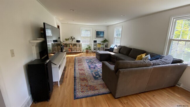 Foto del edificio - 6 Concord Rd