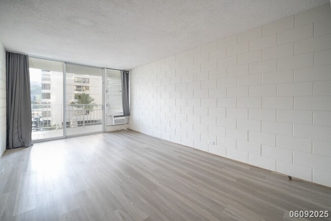 Building Photo - $2600.00 | 2BD/1BA Condo ALL UTILITIES INC...