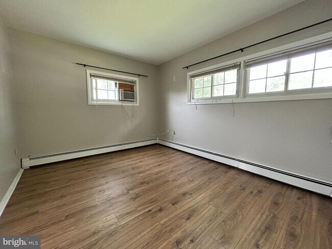 Building Photo - 18 Tiger Lily Ln