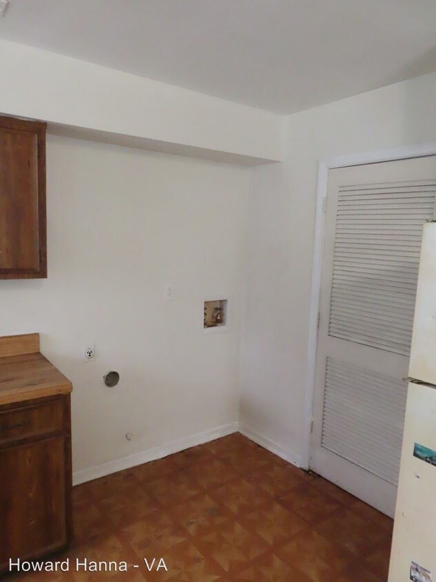 Building Photo - 2 br, 1.5 bath House - 235 West 37th Street