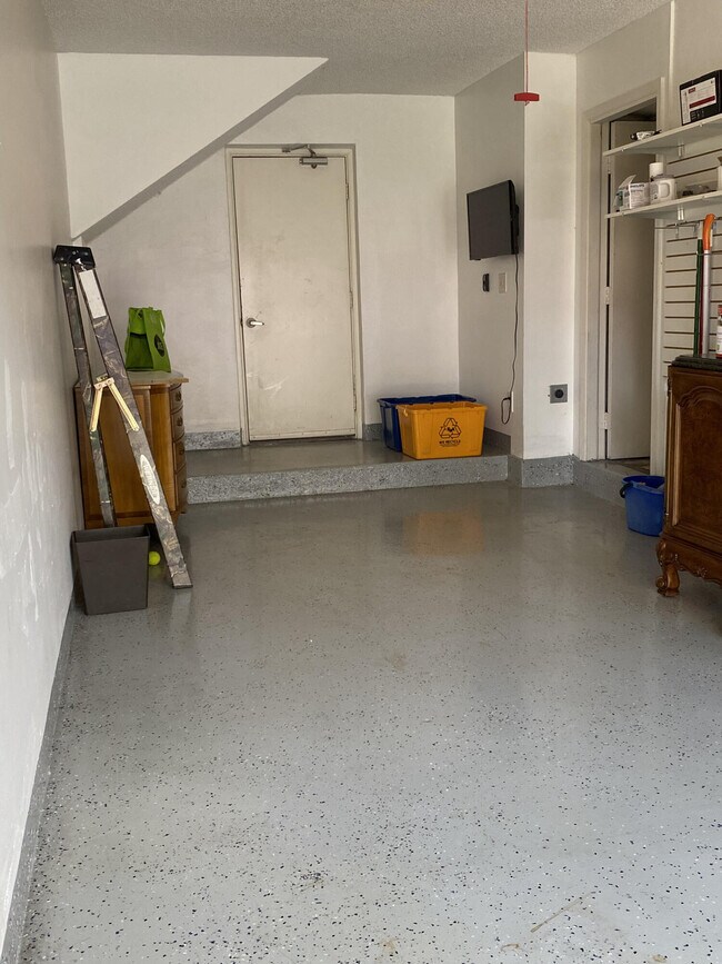 Building Photo - 5621 Coach House Cir