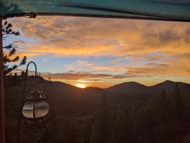 Foto del edificio - 22517 Shawnee Rd