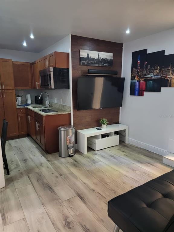 Building Photo - 2302 Rochelle Ave