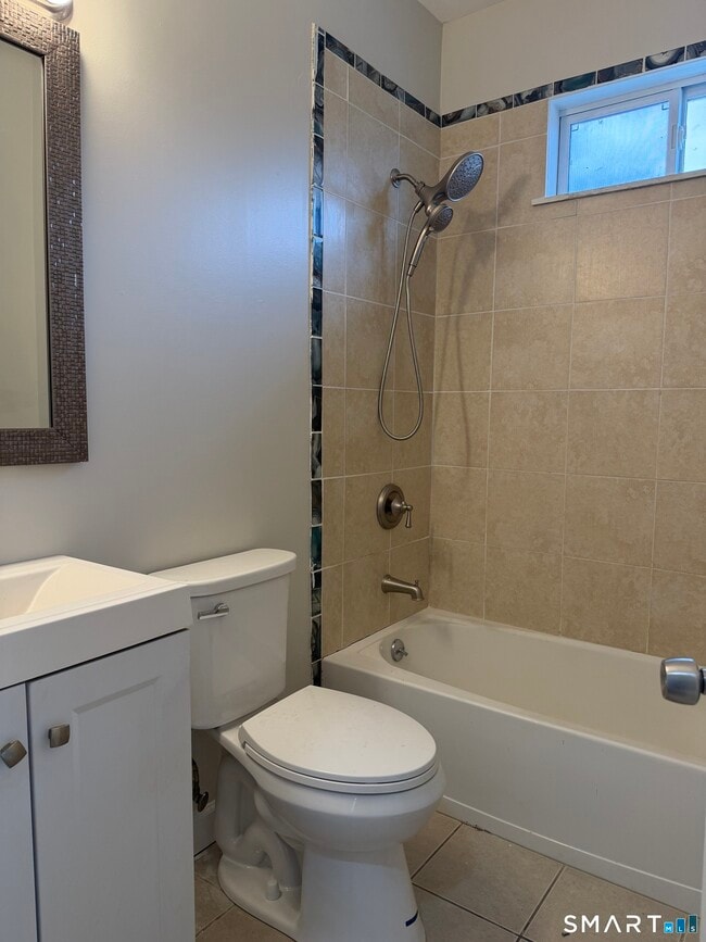 Building Photo - 162 Martin St