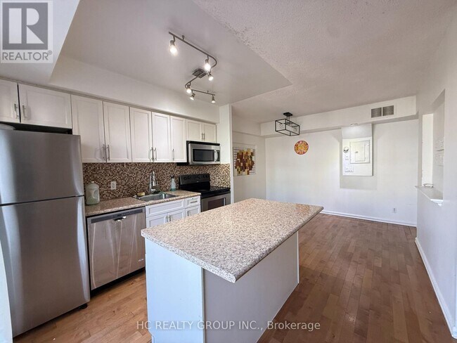 Photo du bâtiment - 3043 Finch Ave W