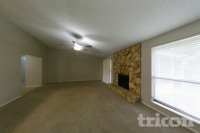Foto del edificio - 8338 Knotts Landing Dr E