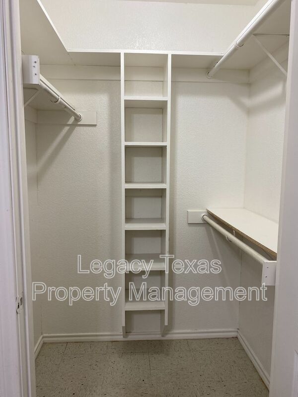 Foto del edificio - 1108 Williams Ave