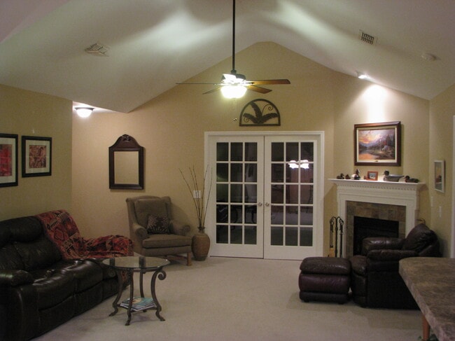 Building Photo - 825 S Browns Ln