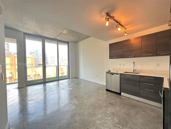 Foto del edificio - 151 SE 1st St