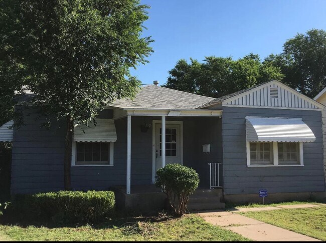 Building Photo - Large 2 bedroom 1 bath, with office near Tech