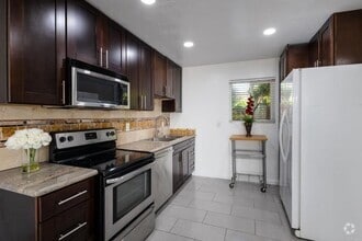 Building Photo - 212 Oceanside Blvd