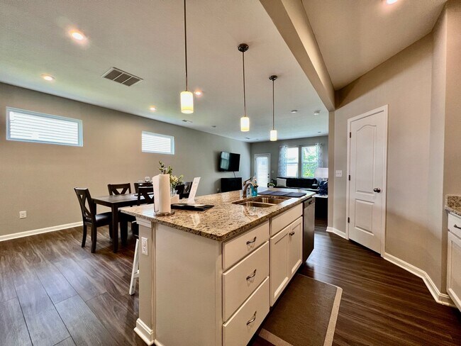 Foto del edificio - Fully Furnished Luxury Corporate Rental - Brand New Construciton