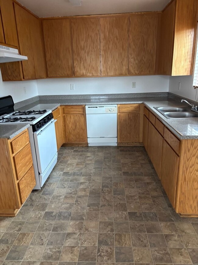 Foto del edificio - 3BED/2BA HOME IN GRIDLEY