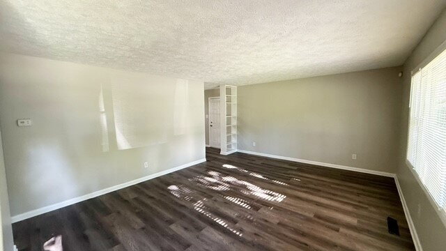 Foto del edificio - EAST SIDE UPDATED 4 BEDROOM 2 BATH HOME AVAILABLE NOW!