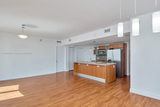 Foto del edificio - 185 SW 7th St