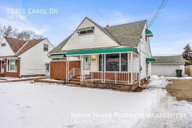 Foto del edificio - 21301 Carol Dr