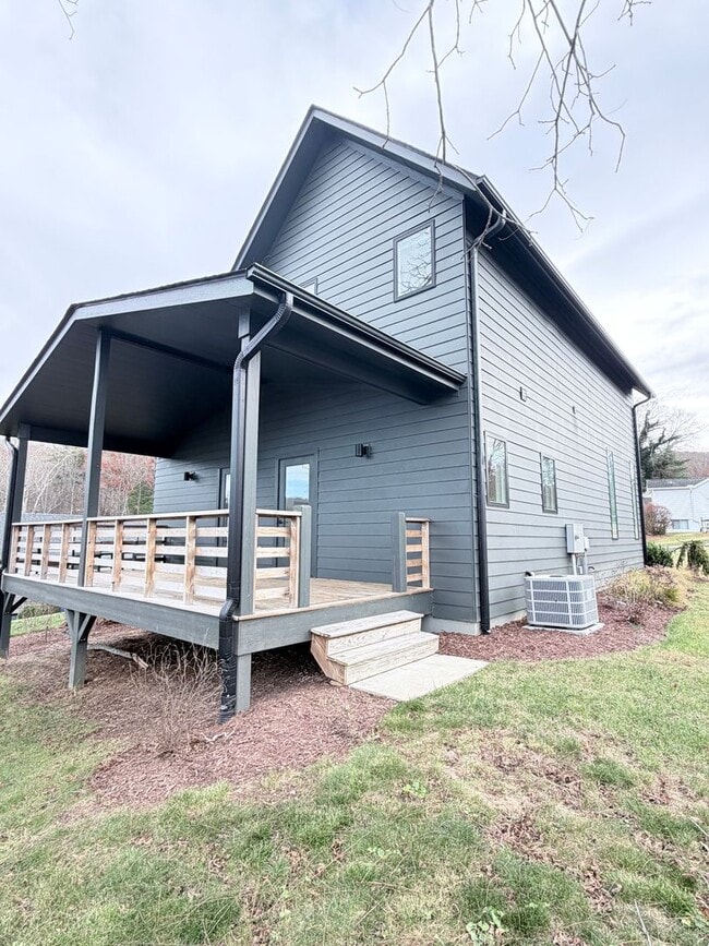 Building Photo - Charming Modern Farmhouse For Rent - 3 Bed, 2.5 Bath