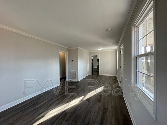 Foto del edificio - 109 W Trinity Ln