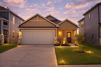 Building Photo - 1124 Elsinore Dr