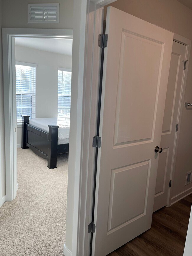 Foto del edificio - 351 Soft Rush Ln