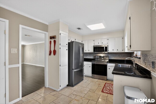 Building Photo - 8960 Manion Dr