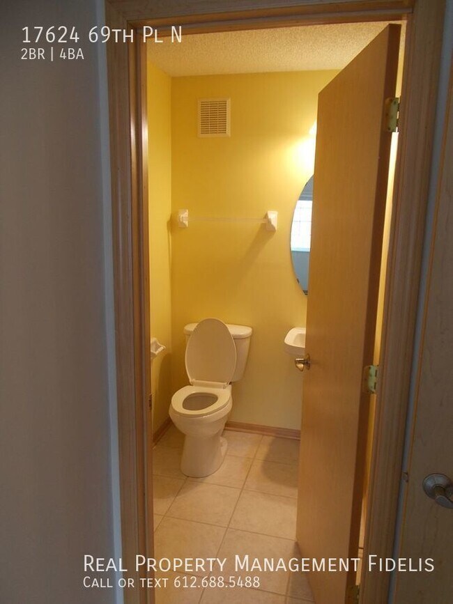 Foto del edificio - Spacious 2 Bedroom, 4 bath townhome
