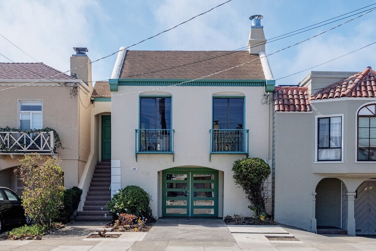 Primary Photo - 1455 41st Ave