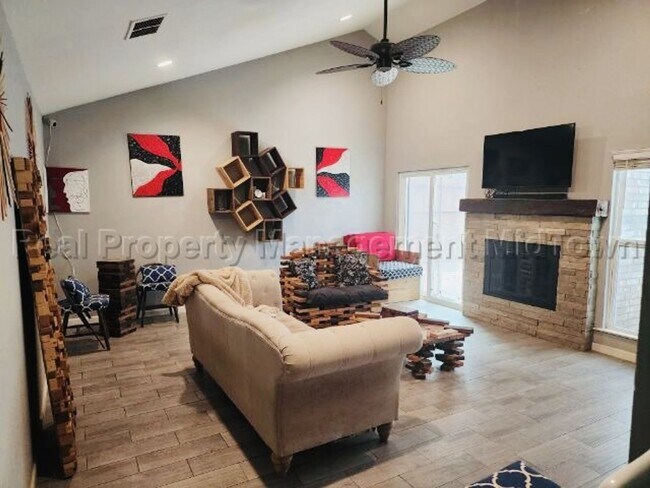Building Photo - Charming Home in Established Community in ...