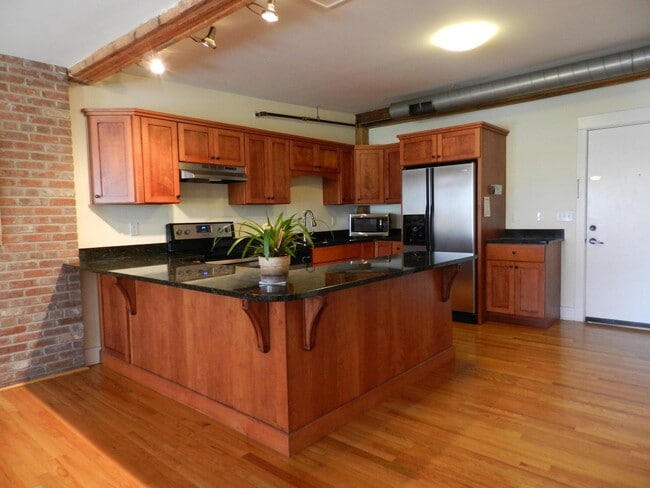 Building Photo - 505 Fay St