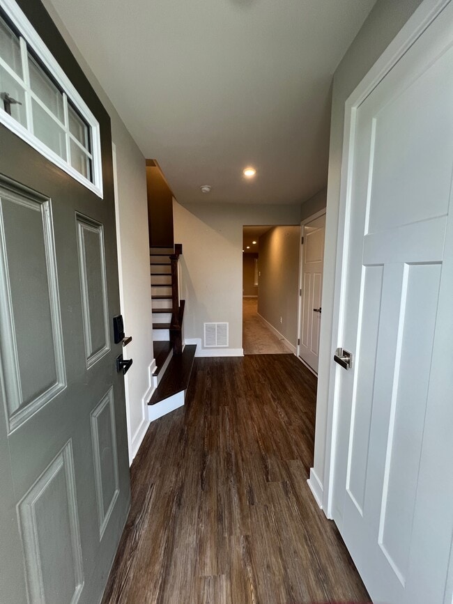 Building Photo - 103 Freedom Way