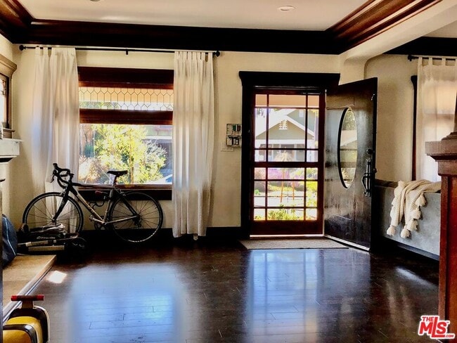 Foto del edificio - 2345 W 30th St