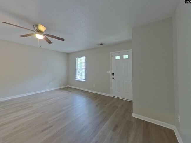 Foto del edificio - 381 Valley Heights Ln