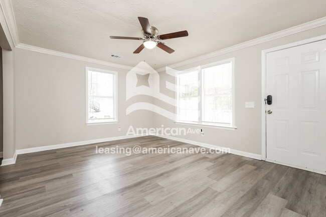 Building Photo - 7728 Aurora Dr