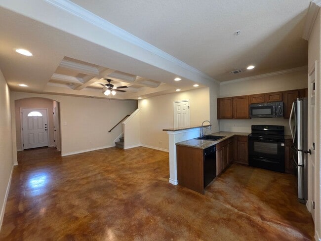 Building Photo - Town home for rent