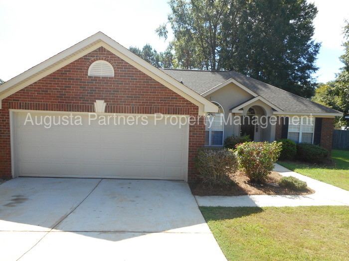 Primary Photo - 1323 Maple Leaf Ct