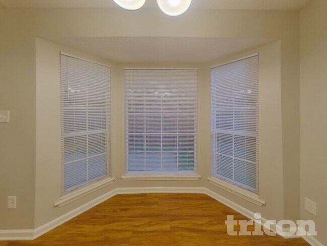 Foto del edificio - 8523 Lockerbie Ln