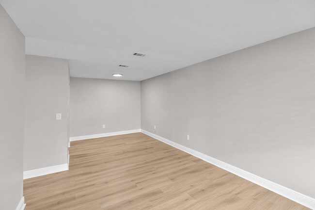 Building Photo - Megan Manor Apartments